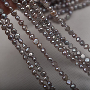 Collier et bracelet en perles d'eau douce naturelles, petites perles baroques grises de 4 mm, à deux faces, légères, perles dispersées, matériau semi-fini - Product Image 3