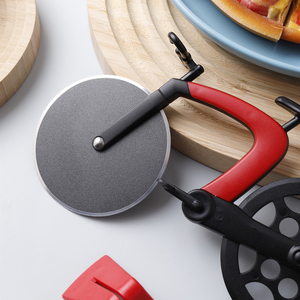 Roue à <span class=keywords><strong>pizza</strong></span> en forme de vélo avec support, surface givrée antiadhésive, couteau à <span class=keywords><strong>pizza</strong></span> en acier inoxydable, trancheuse à <span class=keywords><strong>pizza</strong></span>, gadgets de cuisine - Product Image 5