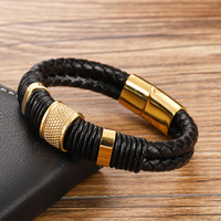 Bracelet en cuir double corde noir texturé avec accent barillet et fermoir magnétique