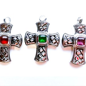 Liontin Kalung Kremasi Batu Kelahiran Berlapis Perak Baja Tahan Karat dengan Salib Celtic Vintage, Wadah Abu Jenazah, dan Kristal - Product Image 1
