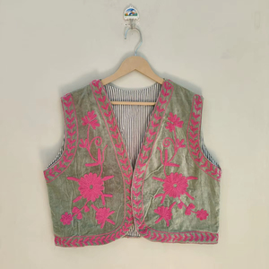 เสื้อแจ็คเก็ตบอมเบอร์กำมะหยี่แบบกลับด้านได้ ระบายอากาศได้ดี งานฝีมือศิลปะคลาสสิก เป็นมิตรกับสิ่งแวดล้อม ปักลายซูซานี แขนสั้น สไตล์โบฮีเมียน ลายดอกไม้ - Product Image 1