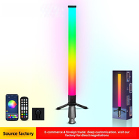 Trépied de bureau avec lumière ambiante LED sensible au son, lumière rythmique 360° °   Lumières décoratives de jeu illuminées dans un style gaming