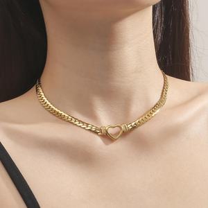 Collar de Cadena Cubana Gruesa de Acero Inoxidable con Colgante de Corazón Hueco, Joyería de Moda Personalizada a Prueba de Agua para Mujer - Product Image 4