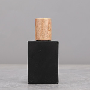 Flacone Spray Vuoto per <span class=keywords><strong>Profumo</strong></span> 30ML 50ML in Vetro Nero Opaco, Quadrato Piatto con Tappo Nero in Faggio e Spruzzatore a Vite Argento - Product Image 4