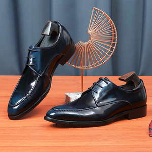 Zapatos de Vestir Formales de Cuero Vacuno de Primera Calidad para Hombre, Estilo Británico, Punta en Pico, Superficie Brillante de Charol - Product Image 2