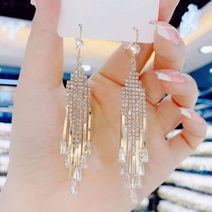 Pendientes Largos de Mujer con Borla y Forma de Mariposa, Chapados en Oro de 18K, con Cristales de Estrás, Estilo Verano 2025, Lujo Ligero, Tendencia en Internet - Product Image 3