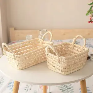 Panier de feuilles de maïs naturel fait main de style campagnard écologique d'Europe du Nord nouveau design