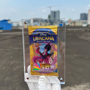 RAY YI Trousse de présentation transparente personnalisée à manches Brave Little Tailor pour Lorcana Étui portable en acrylique poli - Product Image 1