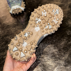 Chaussures pour femmes - Chaussures de style « Durian ». Nouveau modèle. Tissu en filet léger, respirant, résistant, avec strass - Product Image 2