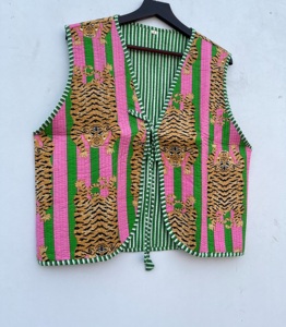 Chaleco de algodón con estampado Floral hecho a mano para mujer, chaleco transpirable con cuello en V y rayas reversibles sostenibles - Product Image 4