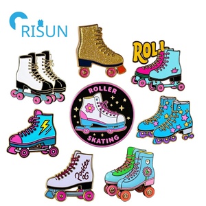 Haute qualité personnalisé émail paillettes glace patin à roulettes émail broche Sport patinage rouleau Derby Rollskate broche épinglettes - Product Image 1