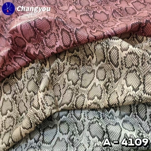 A-4109 PU nhân tạo da rắn in vải bóng thân thiện với môi da tổng hợp cho túi sofa tùy biến cho đồ nội thất - Product Image 4