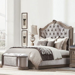 Ensemble de chambre à coucher de luxe finition or antique de style sculpté et solide avec lit en bois français - Product Image 4