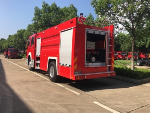 <span class=keywords><strong>Camion</strong></span> de pompiers de réservoir d'eau 4x2 HOWO avec capacité de réservoir de ³ de 8m personnalisable pour la lutte contre les incendies municipaux et les opérations de sauvetage d'urgence - Product Image 4