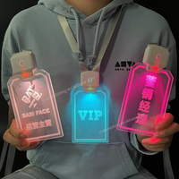 Événements fournitures Logo personnalisé marque nom étiquette serveur portant collier Badge acrylique porte-carte d'identité avec lumière LED lanière de cou