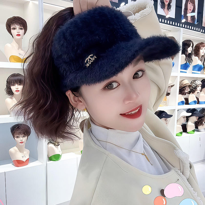 หมวกบังแดดผ้ากำมะหยี่ ผมหางม้าหยิก [น้ำตาล/ดำ]