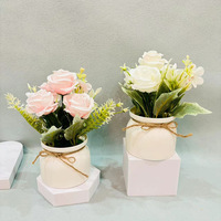Lot de 3 mini-plantes artificielles de roses en pot, style bonsaï, sans feuilles tombantes, pour décoration nordique de la maison, centre de table ou ornement de bureau