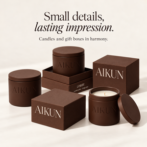 Ensemble de bougies parfumées Aikun Cocoa Brown 135G en pot à couvercle, mèche unique, récipients compacts, boîtes rigides carrées de marque pour l'hôtellerie - Product Image 1
