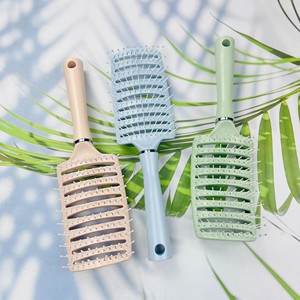 หวีหนังศีรษะโค้งขนาดใหญ่สำหรับผู้หญิงพร้อมฟังก์ชั่นนวด แปรงผมสำหรับเดินทาง พลาสติก สีสุ่ม - Product Image 2