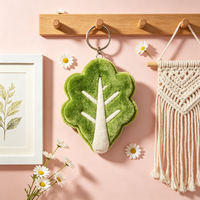 Nouveau porte-clés en peluche mignon et créatif en forme de feuille de plante ou de légume, jouet en peluche personnalisé en forme de nourriture, pendentif porte-clés en peluche, cadeau