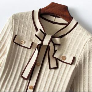 Robe trapèze élégante et décontractée en tricot uni avec nœud pour <span class=keywords><strong>femme</strong></span>, col rond, manches longues, simple boutonnage, courte, en viscose et fibres naturelles - Product Image 5
