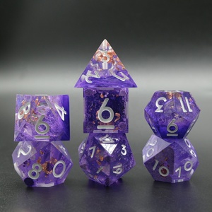 Ensemble de dés <span class=keywords><strong>en</strong></span> résine de feuille d'or sculptée à la main <span class=keywords><strong>en</strong></span> vrac de gros pour le <span class=keywords><strong>jeu</strong></span> - Product Image 1