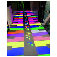 Système de sol interactif mobile tout-en-un Projecteur de jeu pour enfants Full Color Light up Education Medical Interactive Dance Floor