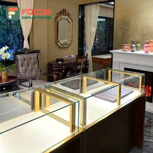 Comptoir à bijoux en bois de haute qualité, vitrine moderne en verre avec accents métalliques pour magasin de détail - Product Image 1