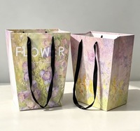 Sacs cadeaux trapézoïdaux pour bouquets de fleurs, motif floral carillon éolien, 30*20*35cm, pochette d'emballage en papier 230gsm pour bouquets de fleurs fraîches.