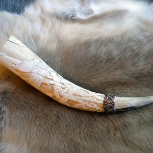 Cuerno para beber medieval vikingo de la mejor calidad, estilo animal tallado, artesanía natural de alta demanda del exportador indio por Artesanías Taqi - Product Image 1