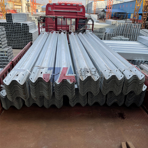 Poteaux de sécurité routière galvanisés à chaud, fournis par l'usine, exportés et de haute qualité, poutres en W <span class=keywords><strong>pour</strong></span> des solutions de sécurité routière premium - Product Image 5