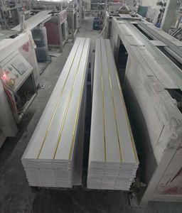 Paneles de Plástico <span class=keywords><strong>con</strong></span> Acabado de <span class=keywords><strong>Madera</strong></span> de Alto Brillo de 200*8 mm, Placas para Techo de PVC, Plafón de PVC - Product Image 2