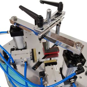 Clavadora Neumática de Siete Cilindros para Esquinas, 130 mm de Ancho, 15 mm de Largo, 100 mm de Grosor, Semiautomática, para Marcos de Fotos y Punto de Cruz - Product Image 1
