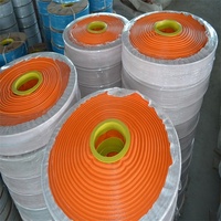 Un tuyau plat flexible en PVC à 8 barres d'une diamètre de 75 mm