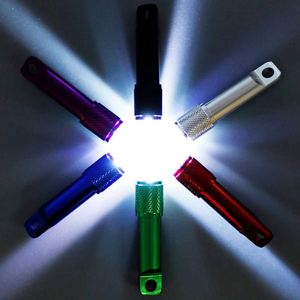 Mini Linterna LED de Colores con Mosquetón, Linterna de Bolsillo Portátil para Regalos Promocionales y Obsequios Personalizados - Product Image 4