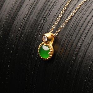 Colgante de Jade Verde Maya Feicui - Lujoso Collar de Oro de 24K - Colgante de Jade de Alta Calidad - Product Image 4