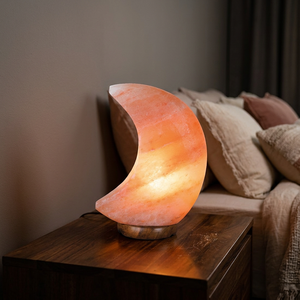 Lámpara de Sal Rosa del Himalaya al por Mayor, Lámpara de Aromaterapia con Forma de Luna de la Mejor Calidad, con Base de Madera Tallada, Elegante Lámpara de Amor - Product Image 1