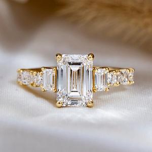 MSR-1810 Ultimo Modello di <span class=keywords><strong>Anello</strong></span> con Diamante, Gioiello in Oro 18K con Diamante Sintetico <span class=keywords><strong>Taglio</strong></span> <span class=keywords><strong>Smeraldo</strong></span> 2.8CT D VS1 - Product Image 1