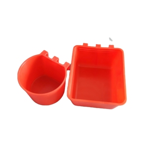Bebedero Cuadrado de Plástico para Pollos, Palomas y Codornices, Modelo PH117 - Product Image 4