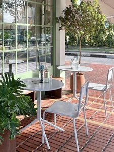 Set da Esterno in Metallo Stile Estetico <span class=keywords><strong>Crema</strong></span>, Tavolo e Sedie Comodi e Durevoli per 4 Persone, Ideale per Terrazze <span class=keywords><strong>di</strong></span> Negozi <span class=keywords><strong>di</strong></span> Tè al Latte - Product Image 4