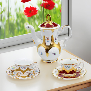 Ensemble tasse et soucoupe à café en céramique dorée, style européen, luxe léger, motif rétro en relief, pour le thé de l'après-midi à la maison - Product Image 2