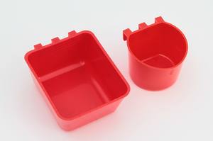 새로운 플라스틱 케이지 사육 장비 메추라기 피더 두꺼운 비둘기 피드 트로프 사랑 새 교수형 사각 피더 야외 조류 피더 - Product Image 5