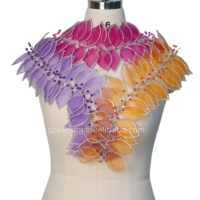 Appliques en fil métallique 3D faites à la main, ornées de strass colorés, de feuilles et de perles de cristal, pour robes de mariée et de bal