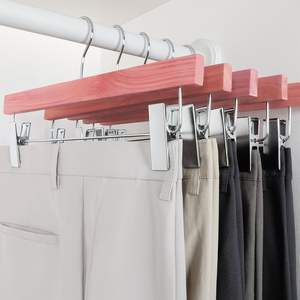 Cintres en <span class=keywords><strong>bois</strong></span> <span class=keywords><strong>de</strong></span> cèdre rouge américain personnalisés, lot <span class=keywords><strong>de</strong></span> 30 - Product Image 5