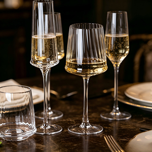 Calice di Lusso Personalizzato Trasparente con Strisce Semplici, in Cristallo, per <span class=keywords><strong>Vino</strong></span> Rosso, con Stelo a Tacco Alto, Stile Country, Fatto a Mano - Product Image 2