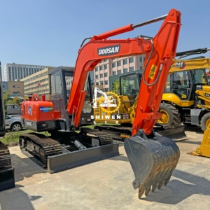 Maquinaria de Construcción Coreana Original de Segunda Mano, Excavadora Hidráulica DOOSAN DH55 a Precio Económico, DH55 Roja en Buenas Condiciones - Product Image 2
