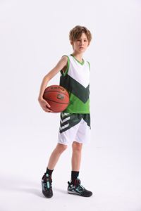 Ensemble d'uniformes de <span class=keywords><strong>basket</strong></span>-ball en polyester vert 10 pièces pour garçons vêtements de sport pour enfants Logo de nom d'équipe imprimé numérique respirant pour l'été - Product Image 5