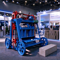 Machine mobile de fabrication de blocs de béton, machine portable de fabrication de briques creuses et pleines pour la construction