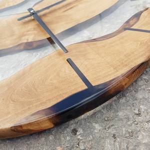 Horloge murale en résine avec cadre en bois, artisanale, durable, fonctionnelle, élégante et stylée, idéale pour le salon, la chambre à coucher - Product Image 4