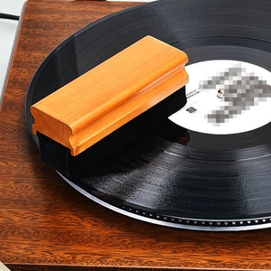 Brosse de nettoyage antistatique pour disques vinyles, avec manche en bois, pour tourne-disque LP, outil accessoire de collection musicale à haute efficacité - Product Image 4